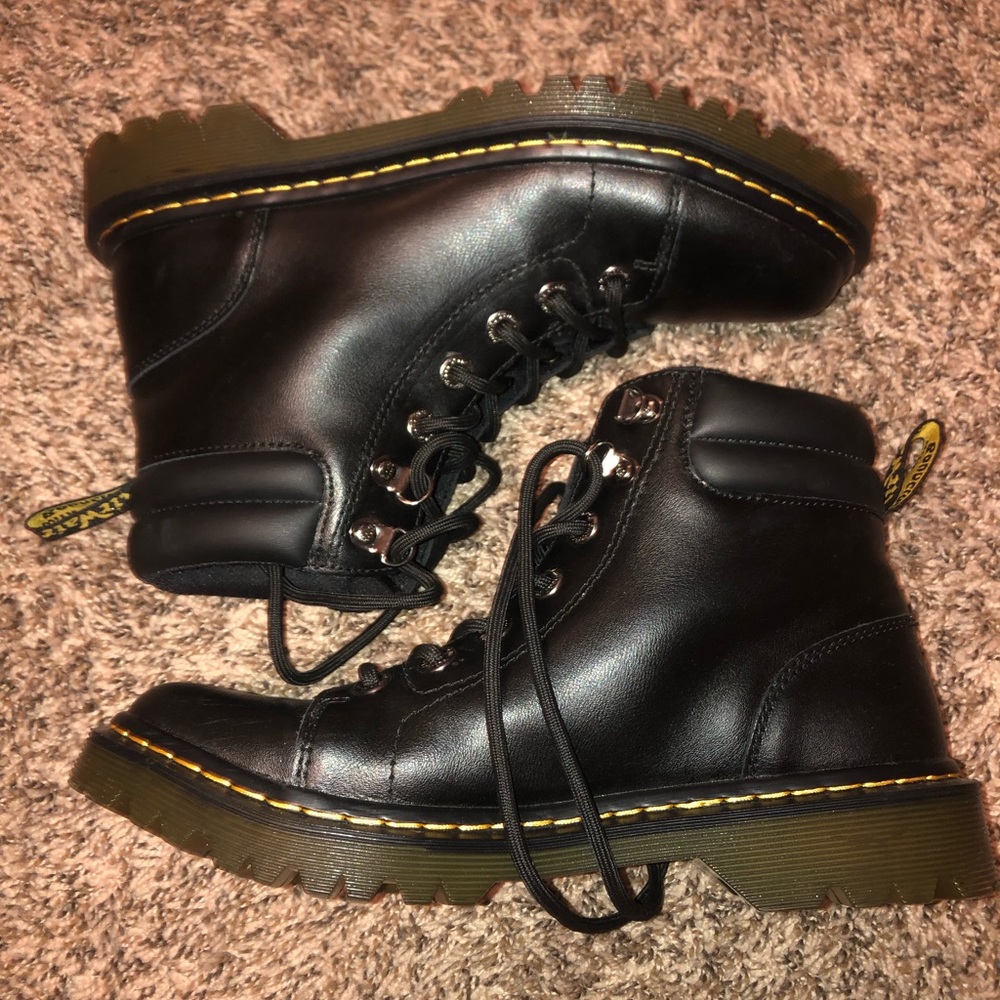 NEW DR. MARTENS CHUNKY SOLE SIZE 8